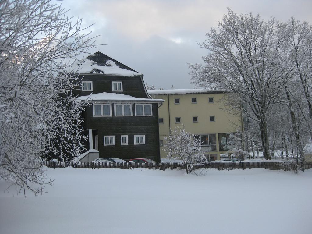 Hotel Haus Oberland Masserberg Exterior photo